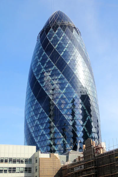 O arranha-céus gherkin em Londres — Fotografia de Stock