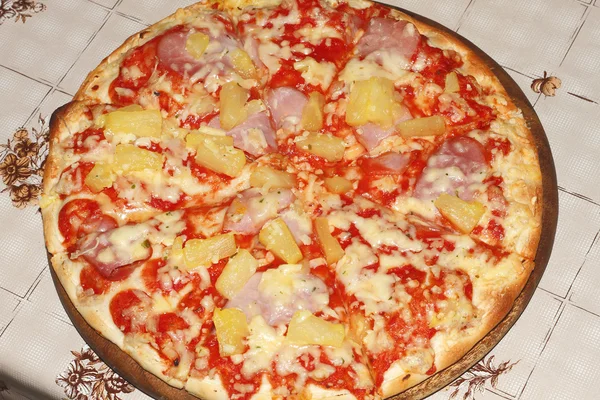 Hawaiian Pizza — Stock Photo, Image