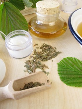 Bath essence, krema ve tentür hamamelis ile