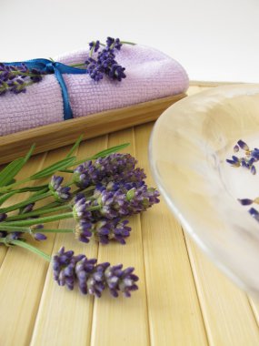Süt ve lavanta ile banyo esansı