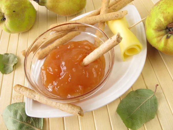 Quince chutney con palitos de pan — Foto de Stock