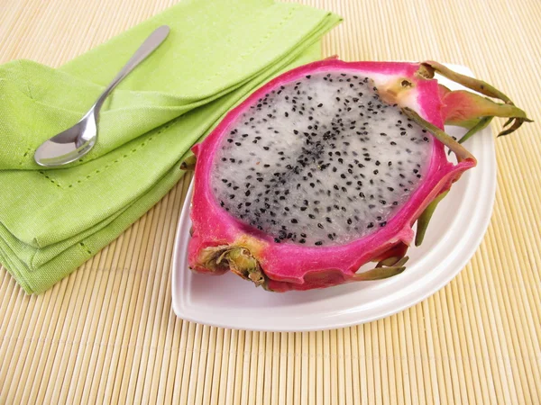 Fruit snack met pitaya — Stockfoto