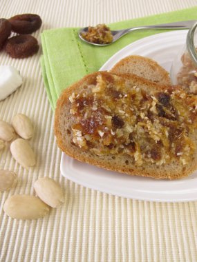 kuru meyveler ile yayılan ekmek