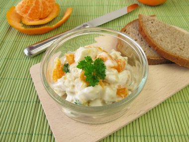 ananas ve mandarin ev yapımı Tavuk salatası