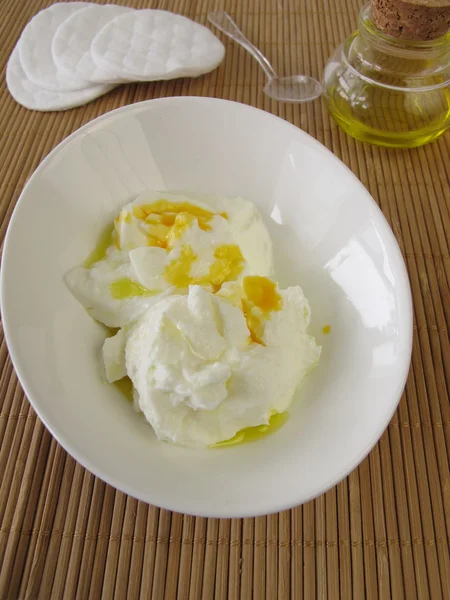 Face mask with cottage cheese, yogurt, olive oil and egg yolk — Stock Photo, Image