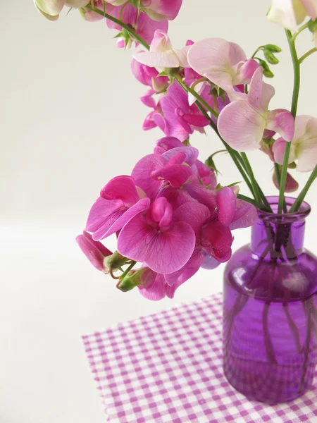 大きな紫ヘアリーベッチの花束 — ストック写真