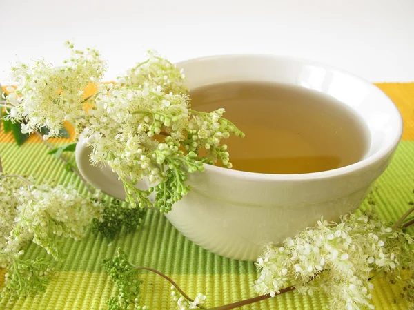 Tea with meadowsweet — Stock Photo, Image