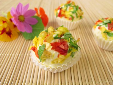 bitki ezmesi pralin yenilebilir çiçekler