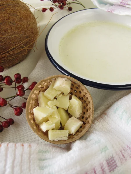 Banho de coco relaxante — Fotografia de Stock