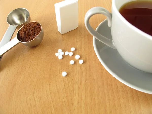 Café negro con tabletas edulcorantes — Foto de Stock