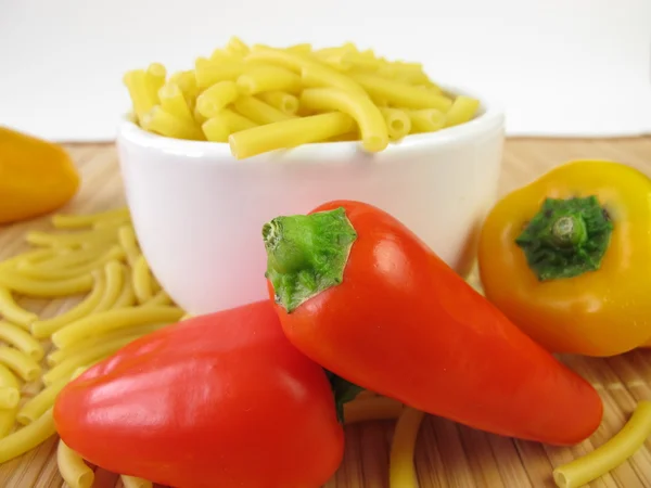 Macaroni and bell pepper — Stock Photo, Image