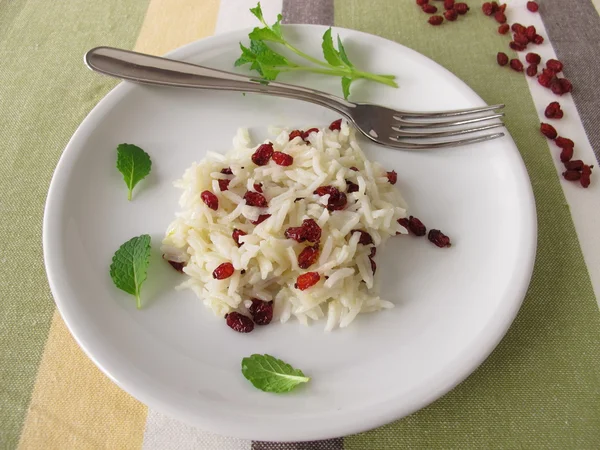 Kokt ris med Berberis — Stockfoto