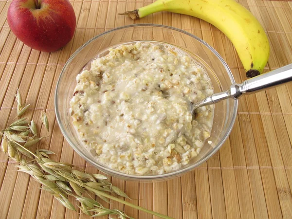 Porridge and fruits — Stock Photo, Image