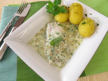 Bitki soslu balık ve patates