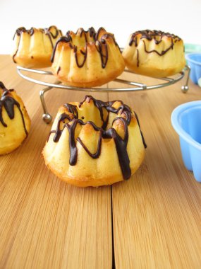 Mini gugelhupf keçiboynuzu sır ile