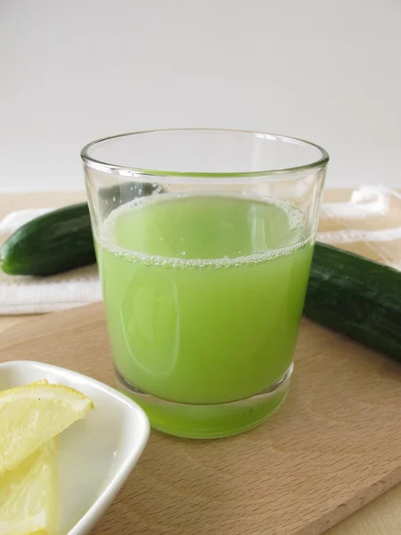 Cucumber juice with lemon — Stock Photo, Image
