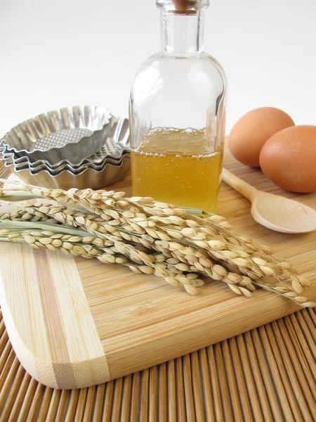 Рисовий сироп та інші інгредієнти для випічки — стокове фото