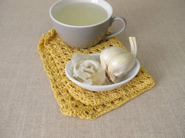 Ένα Φλιτζάνι Υγιεινό Τσάι Φλούδα Σκόρδου — Φωτογραφία Αρχείου
