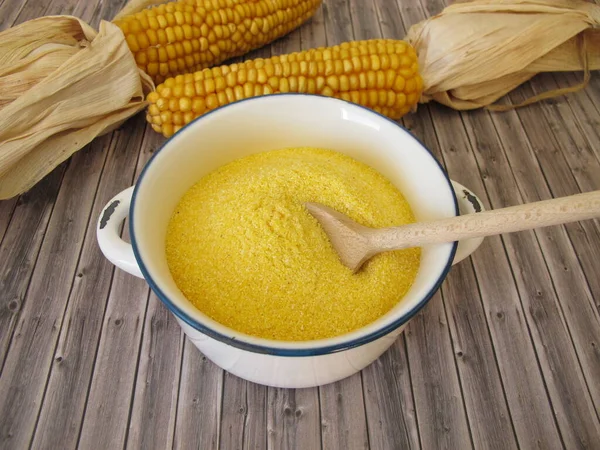 Corn Semolina Pot Maize Ears lizenzfreie Stockfotos