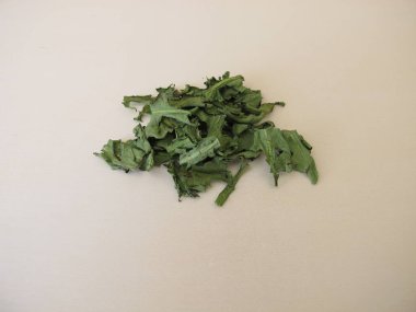 Karahindiba otları, bitki çayı için kurutulmuş yapraklar.