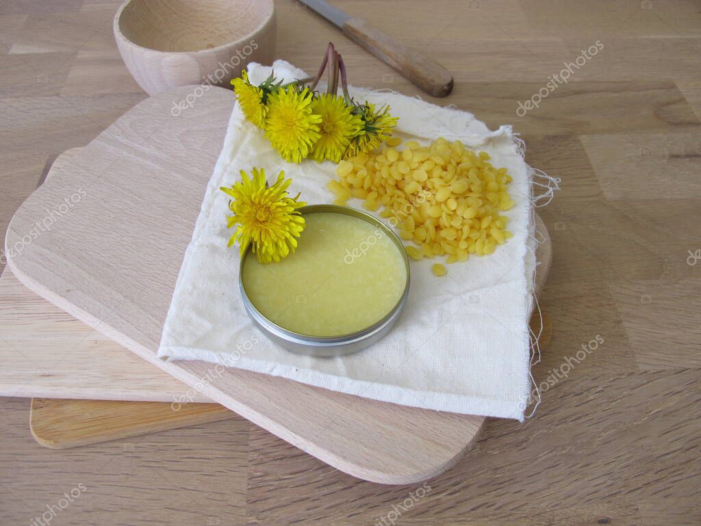 Limpiador de madera natural hecho en casa para tablas y superficies de