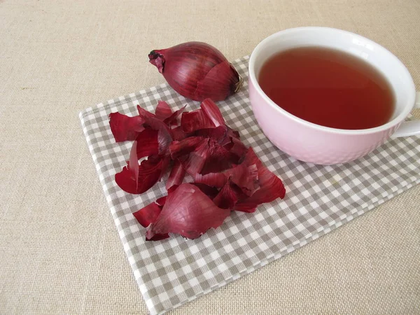 Filiżanka Czerwonej Cebuli Skórki Herbaty — Zdjęcie stockowe