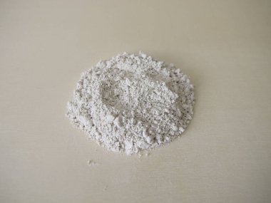 Tahtadaki maske ya da soymak için beyaz kireç tozu