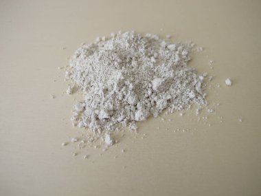Tahtadaki maske ya da soymak için beyaz kireç tozu