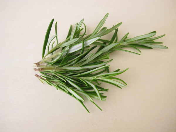 Small Bouquet Fresh Rosemary Wooden Board — Stock Photo, Image