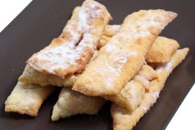 Bugnes veya Melek kanatları