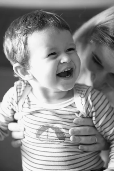 Bebé feliz —  Fotos de Stock