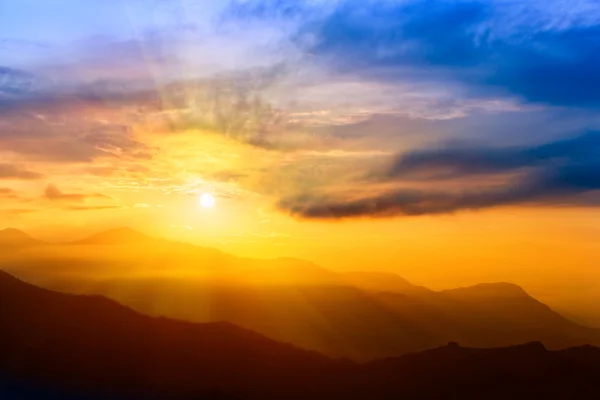 Схід сонця в Гімалаях — стокове фото