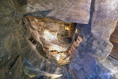 Wieliczka, Polonya - 21 Mart 2022: Dünyanın en eski tuz madenleri olan Wieliczka tuz madeninin içi