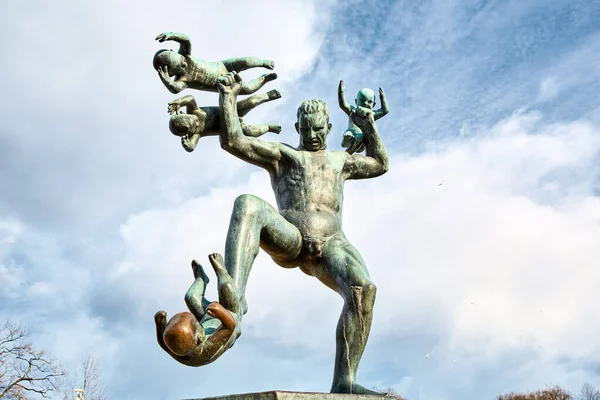 Oslo Noruega Marzo 2022 Estatua Bronce Del Hombre Desnudo Con —  Fotos de Stock