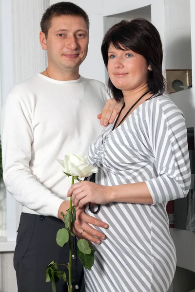 The man and the pregnant woman — Stock Photo, Image