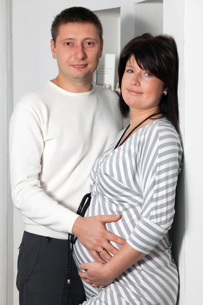 El hombre y la mujer embarazada — Foto de Stock