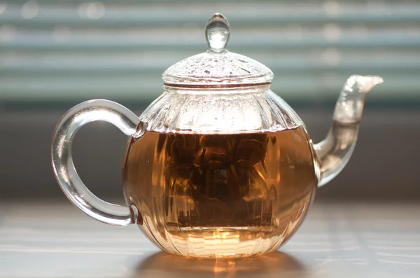 Teapot with green tea — Stock Photo, Image