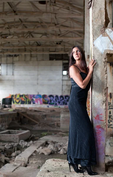 Woman in an abandoned factory — Stock Photo, Image
