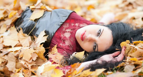 Gothic girl in the leaves — Stock Photo, Image