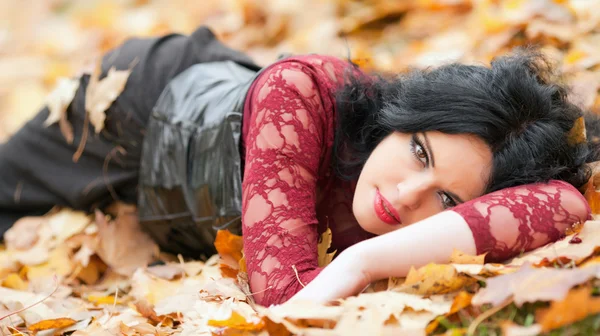 Gothic girl in the leaves — Stock Photo, Image