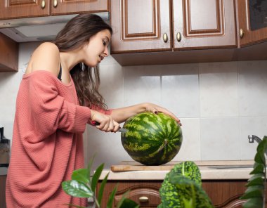 kesme karpuz bir kızdır