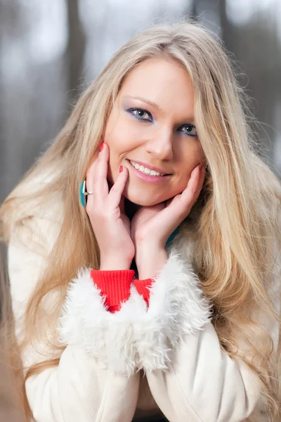 Vrouw met lang haar — Stockfoto