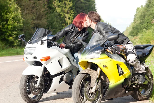 Mann und Frau auf Motorrädern — Stockfoto