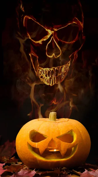 Gyönyörű Faragott Tök Halloween Egy Fekete Háttér Misztikus Füstös Koponya — Stock Fotó