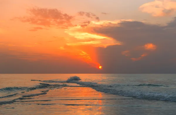 在海滩的日落 — 图库照片