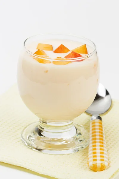 Yogurt with peach — Stock Photo, Image