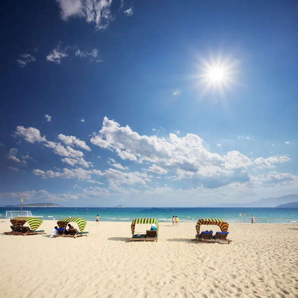 Stoel op strand — Stockfoto