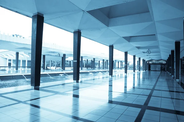 Empty long corridor in the modern office building. — Stock Photo, Image