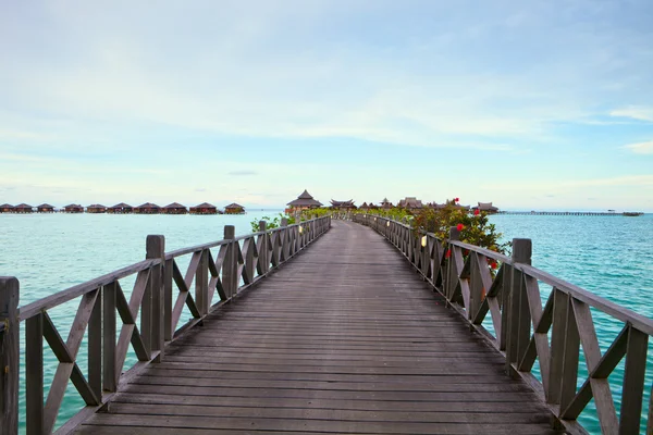 Calçadão da serenidade na ilha tropical — Fotografia de Stock