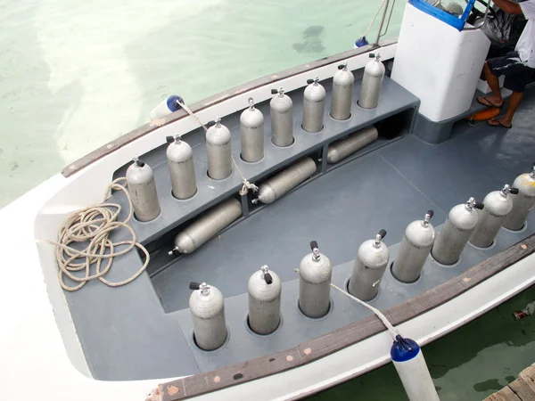 Tanque de aire de buceo en barco — Foto de Stock